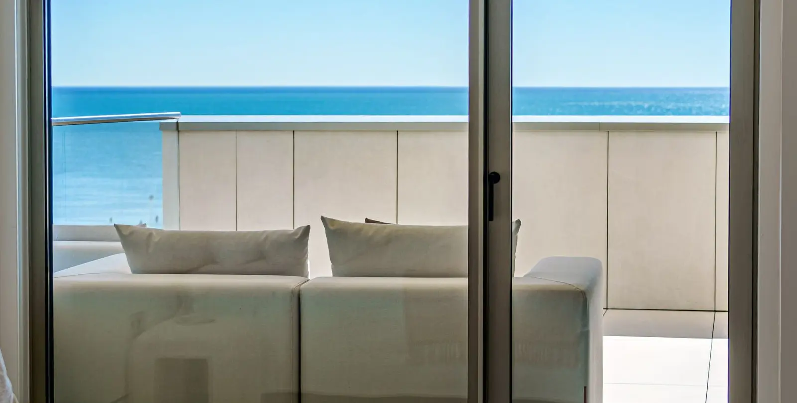 Sale of middle floor apartment in Pacífico 30