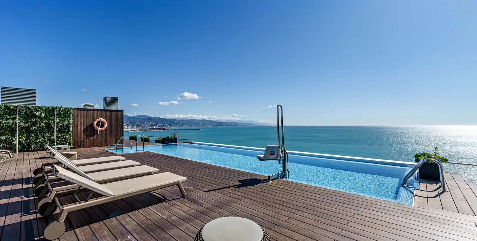 Sale of middle floor apartment in Pacífico 35