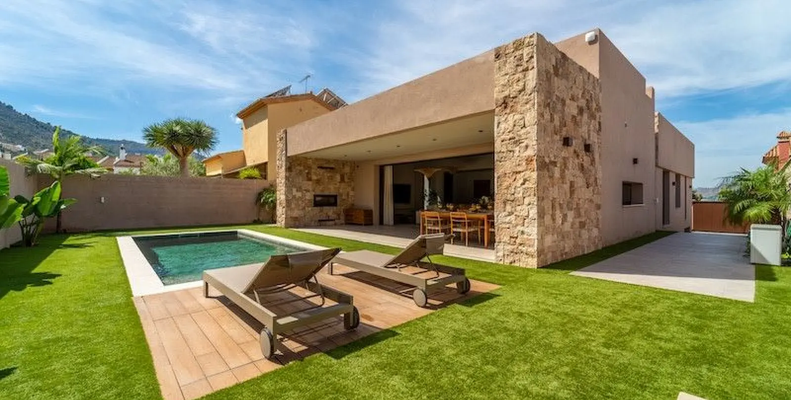 Sale of detached villa in Churriana 1