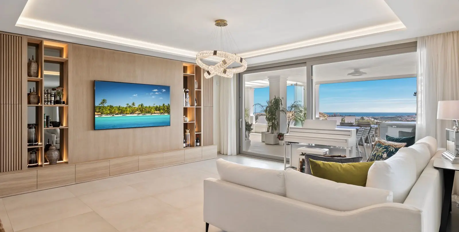 Venta de apartamento en planta media en Nueva Andalucía 1