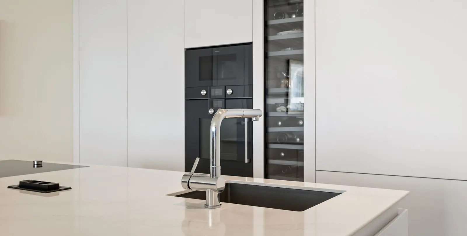 Venta de apartamento en planta media en Nueva Andalucía 2