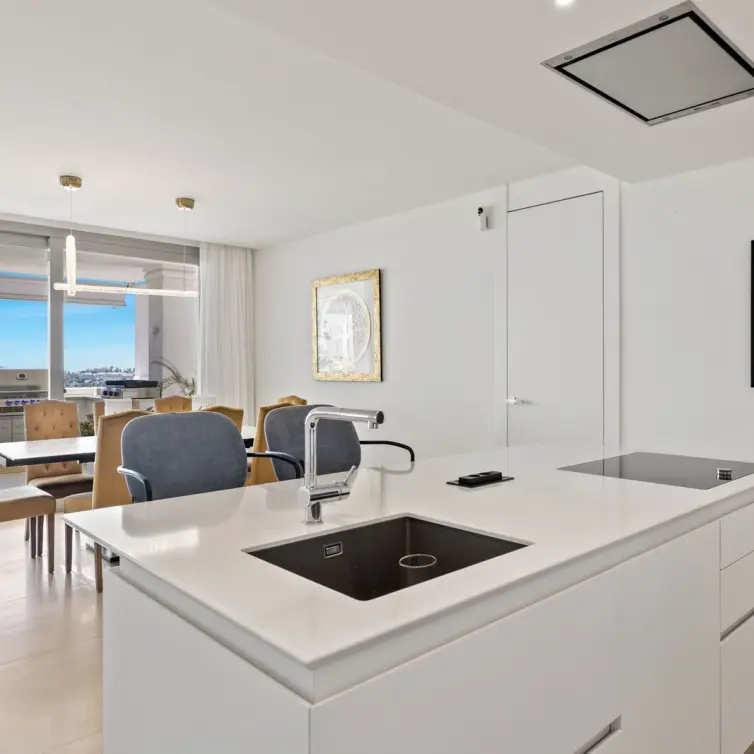 Venta de apartamento en planta media en Nueva Andalucía
