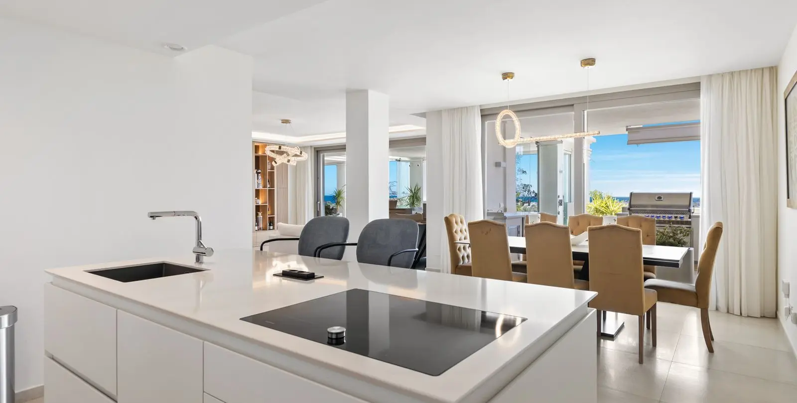 Venta de apartamento en planta media en Nueva Andalucía 4