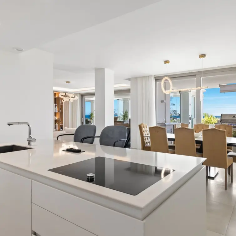 Venta de apartamento en planta media en Nueva Andalucía