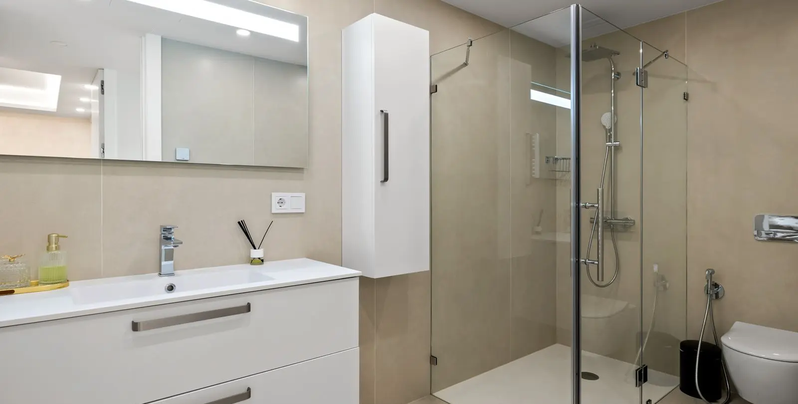 Venta de apartamento en planta media en Nueva Andalucía 27
