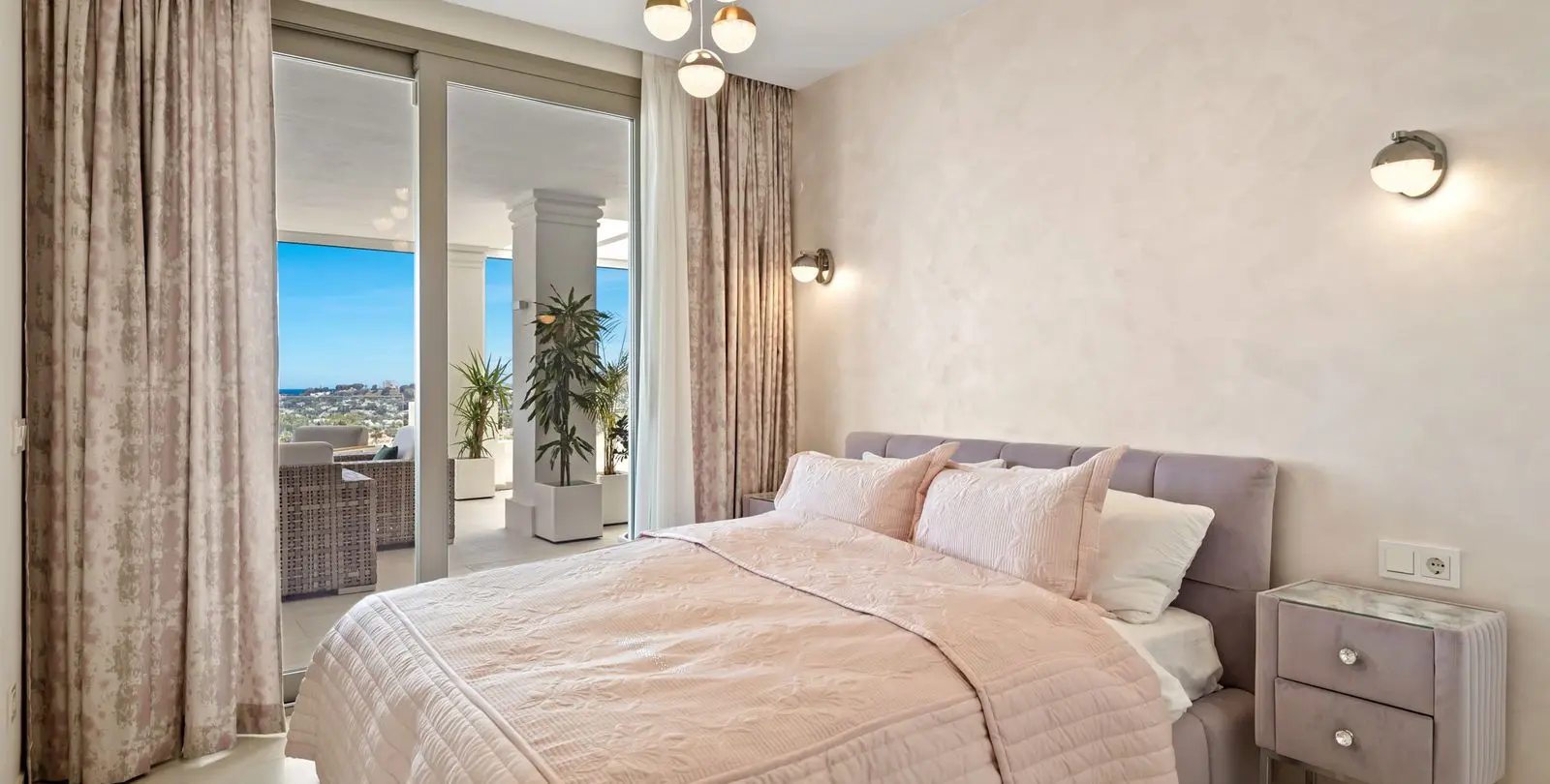 Venta de apartamento en planta media en Nueva Andalucía 31