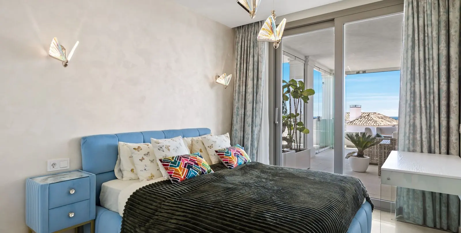 Venta de apartamento en planta media en Nueva Andalucía 36