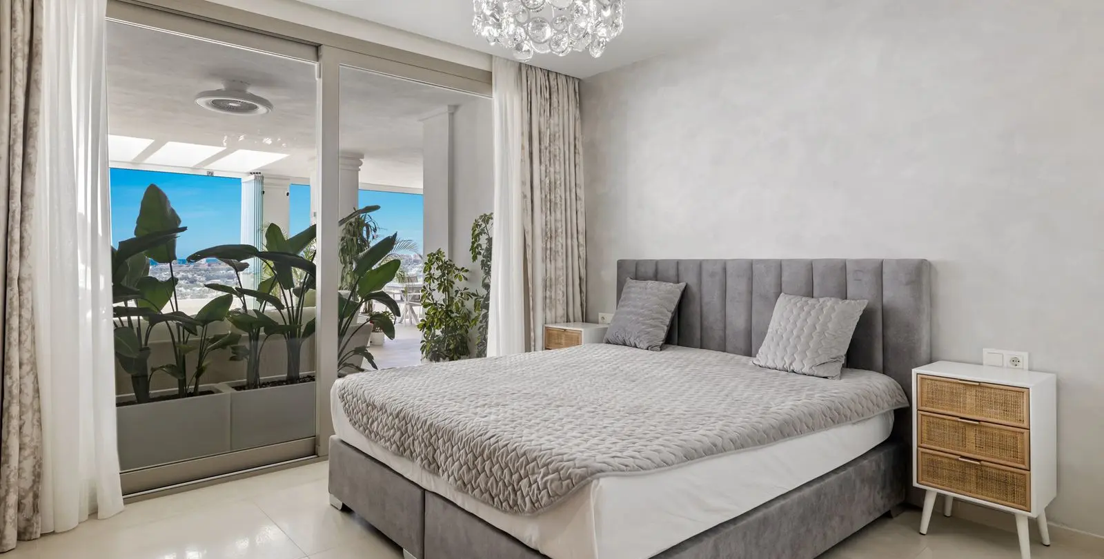 Venta de apartamento en planta media en Nueva Andalucía 40