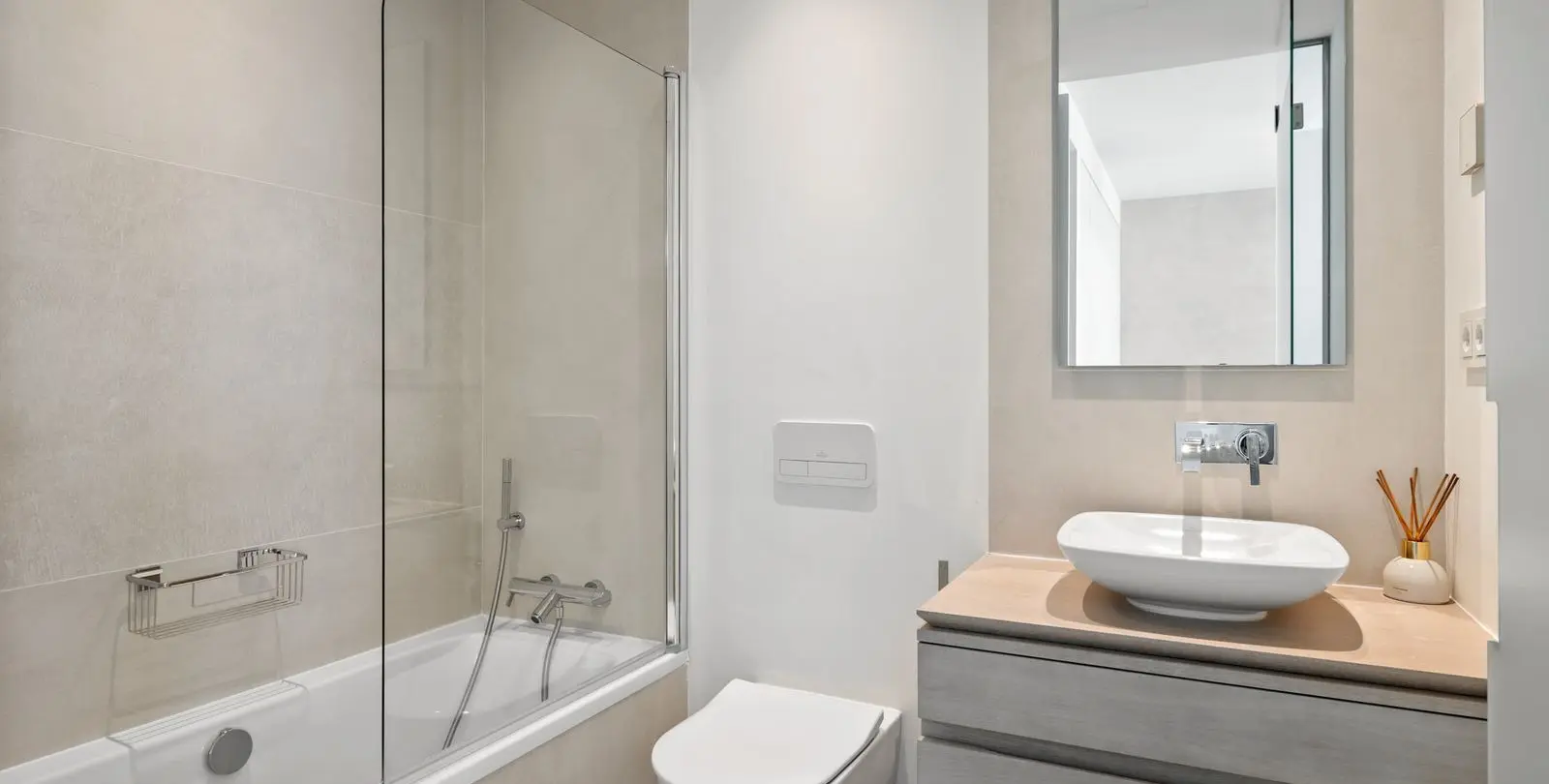 Venta de apartamento en planta media en Nueva Andalucía 44