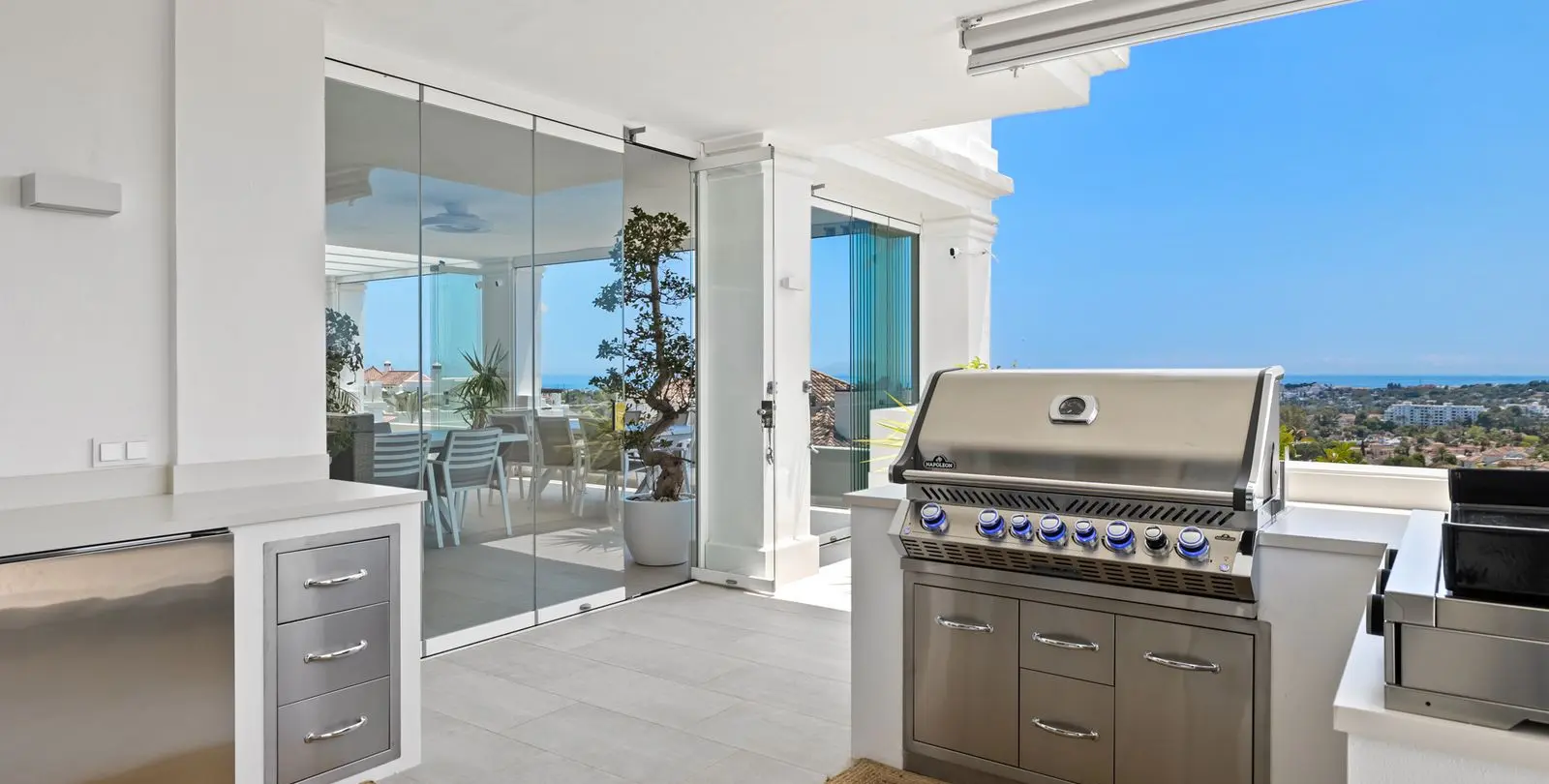 Venta de apartamento en planta media en Nueva Andalucía 50