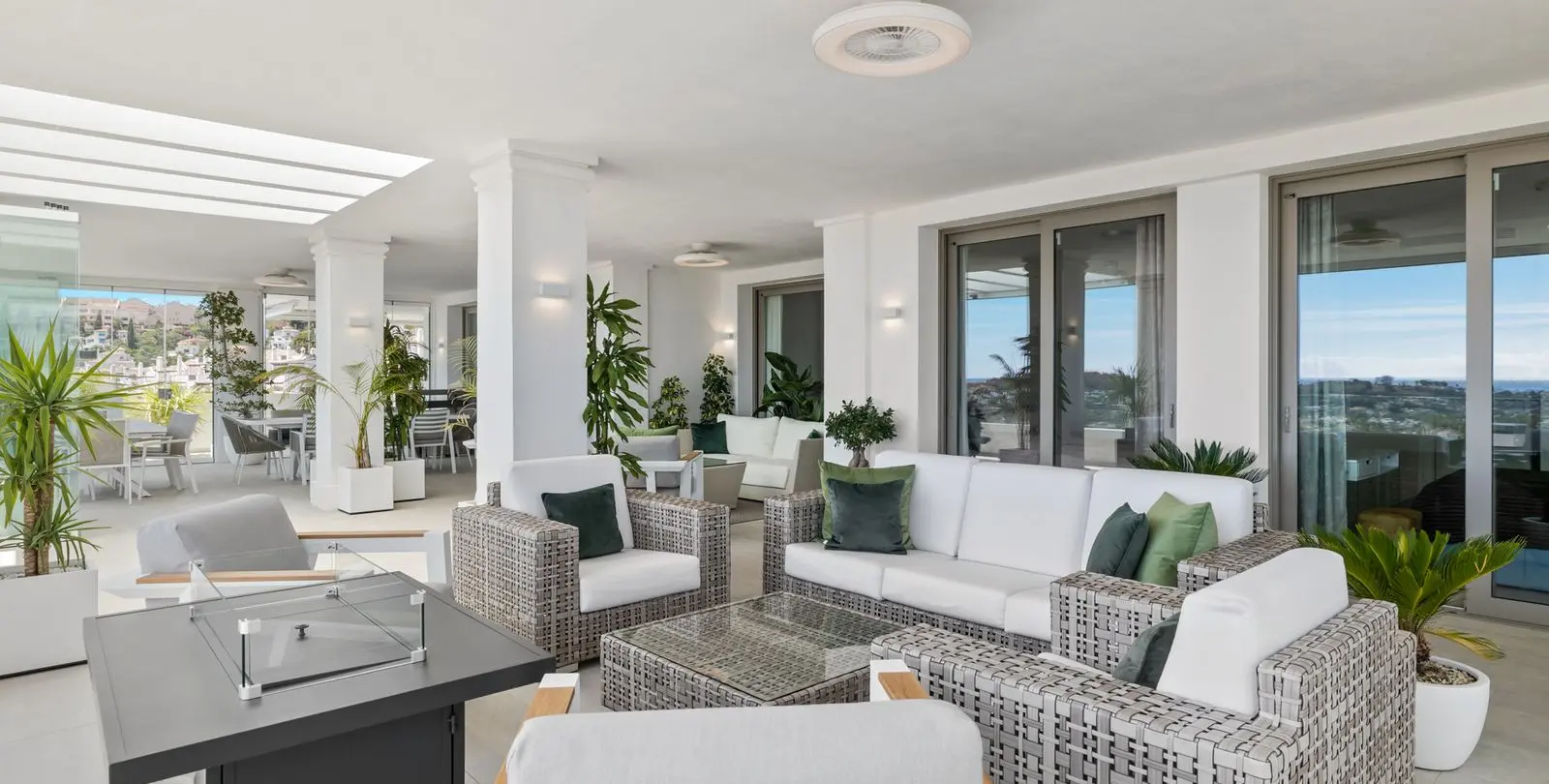 Venta de apartamento en planta media en Nueva Andalucía 70