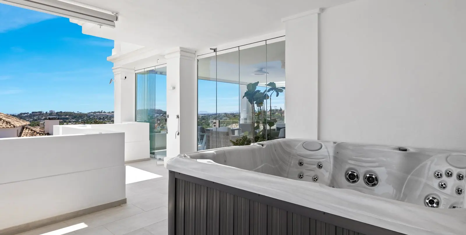 Venta de apartamento en planta media en Nueva Andalucía 73