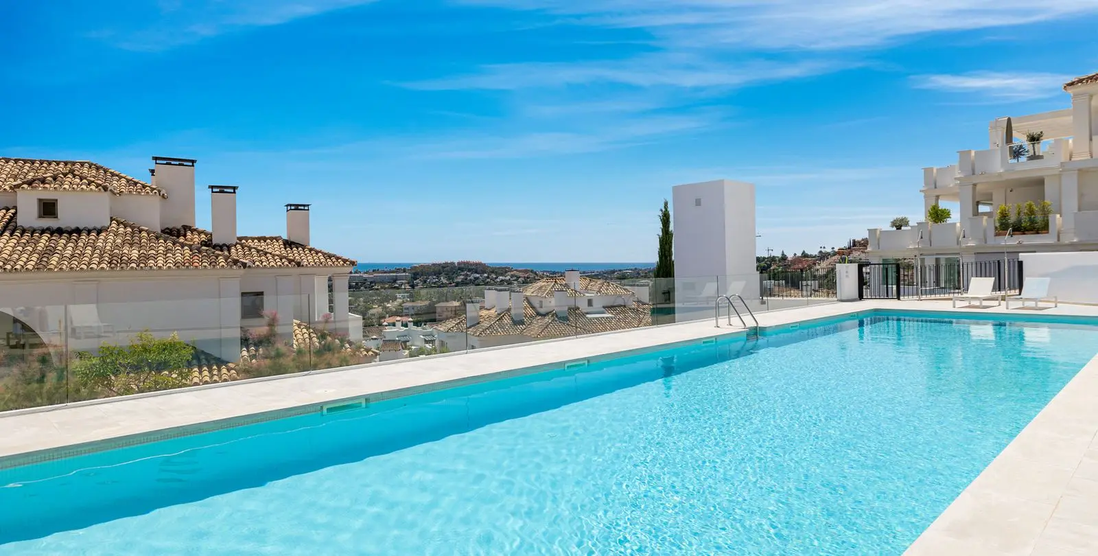 Venta de apartamento en planta media en Nueva Andalucía 81