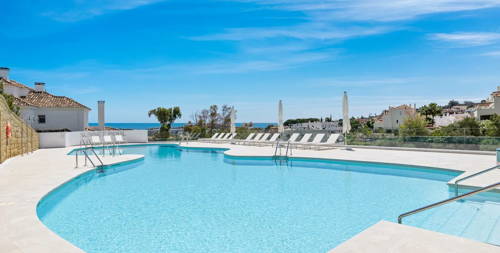 Venta de apartamento en planta media en Nueva Andalucía 83