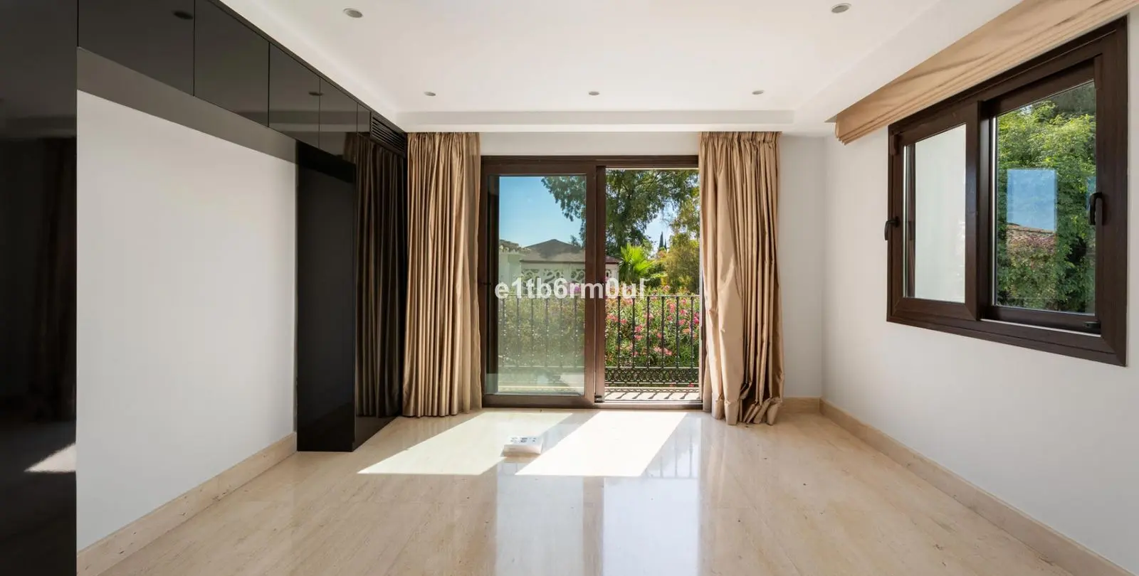 Venta de villa independiente en Benahavís 24