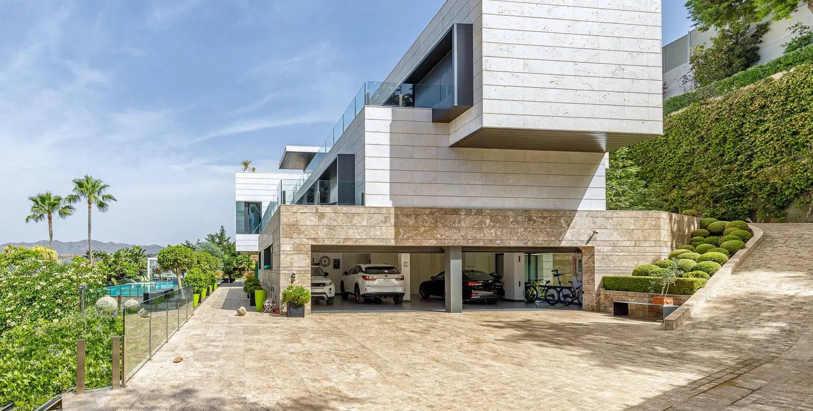 Venta de villa independiente en Málaga Este 36