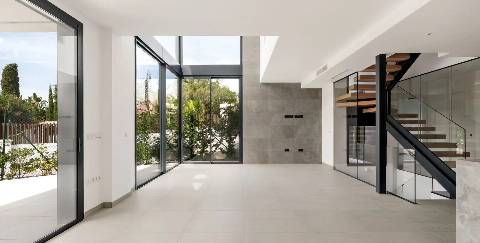 Sale of semi-detached house in Río Real 1