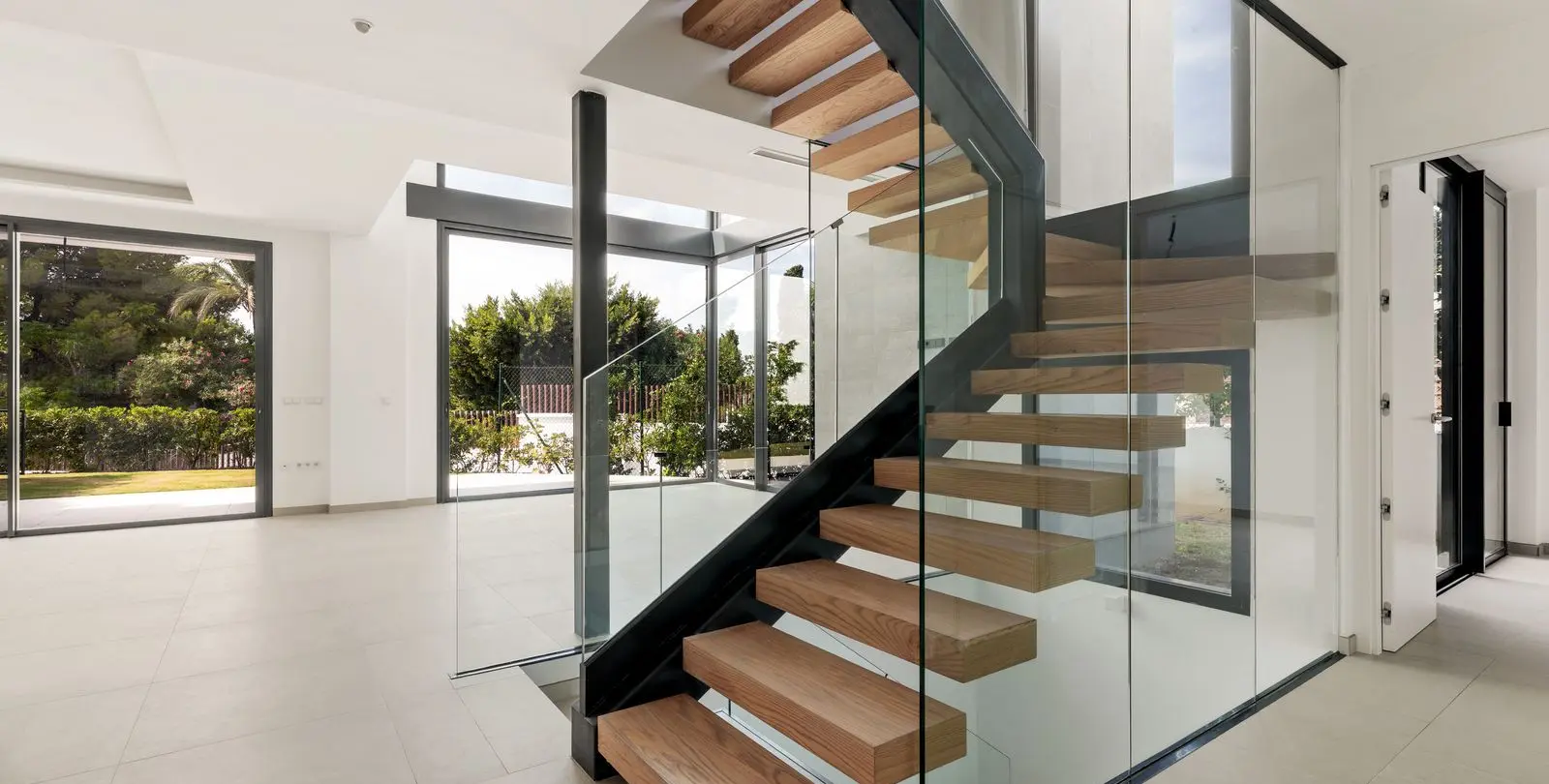 Sale of semi-detached house in Río Real 2