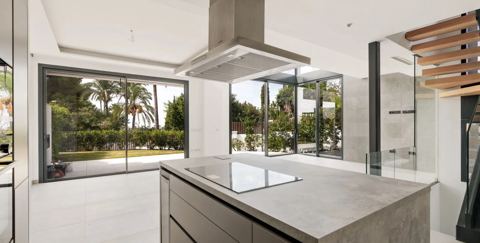 Sale of semi-detached house in Río Real 3