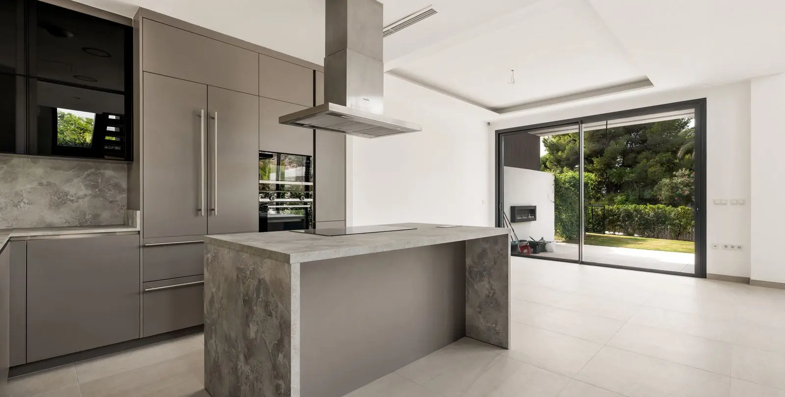 Sale of semi-detached house in Río Real 5