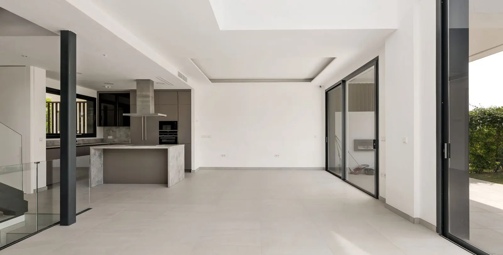 Sale of semi-detached house in Río Real 10