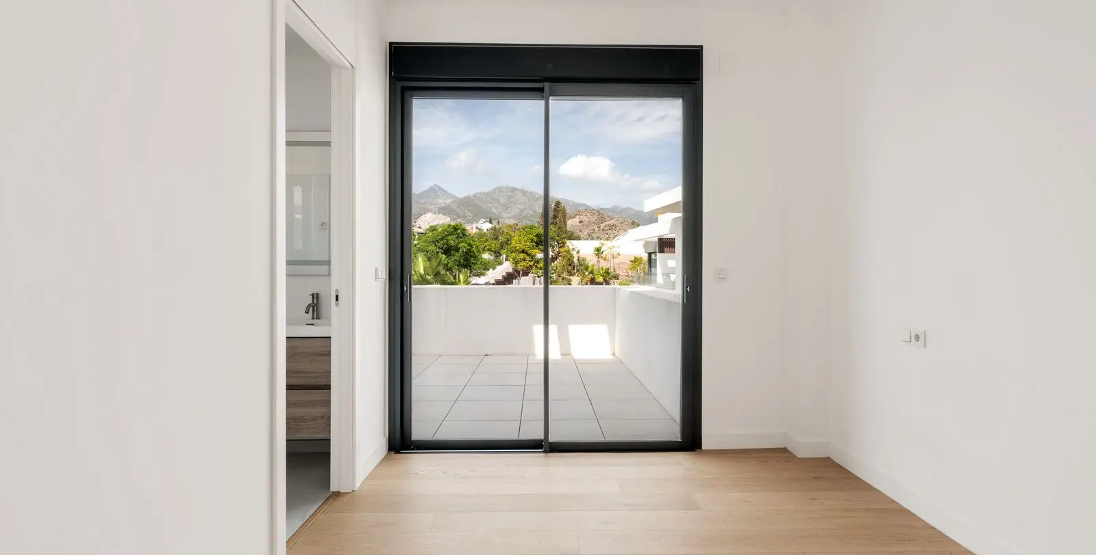 Sale of semi-detached house in Río Real 16