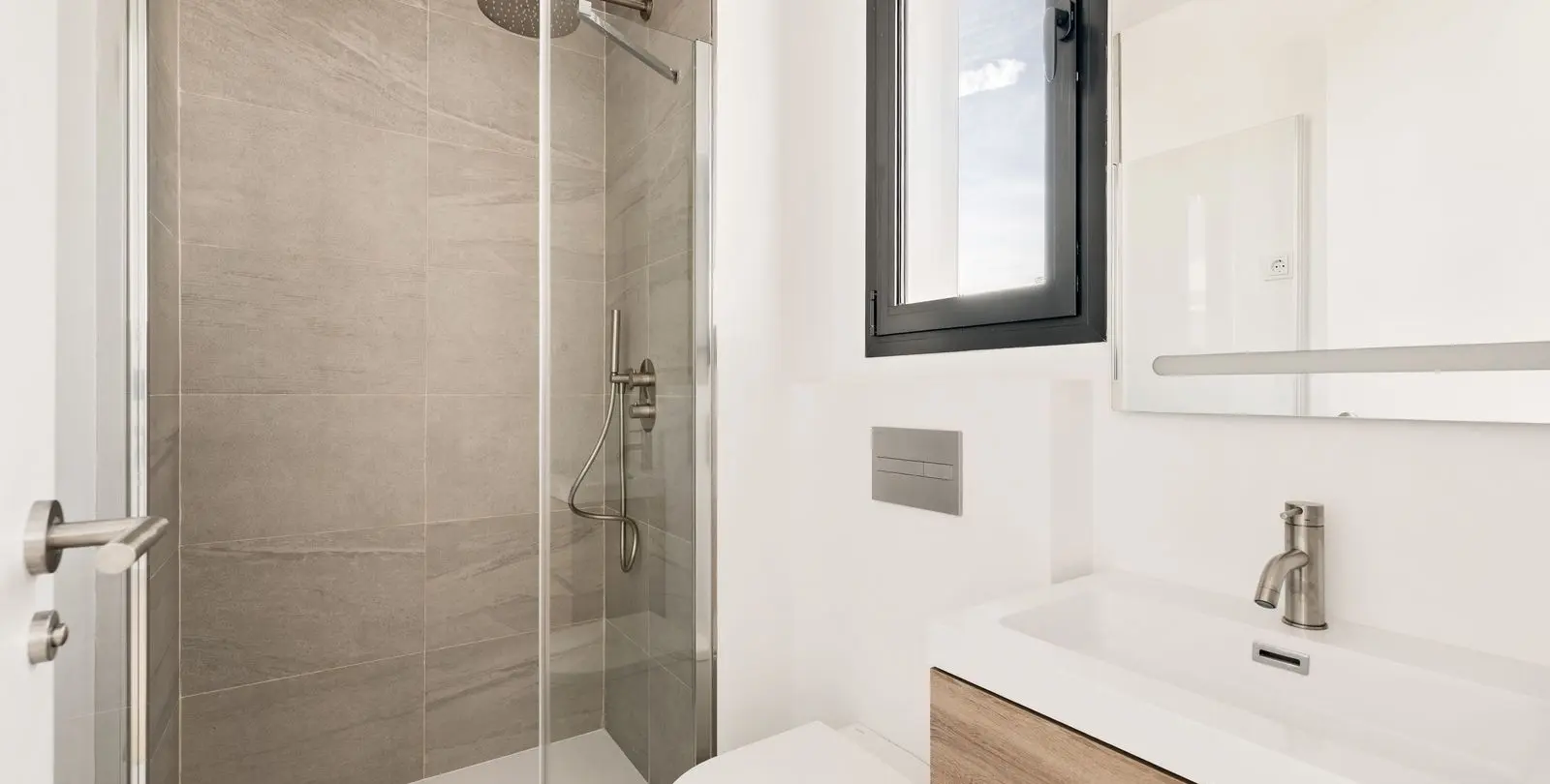 Sale of semi-detached house in Río Real 18