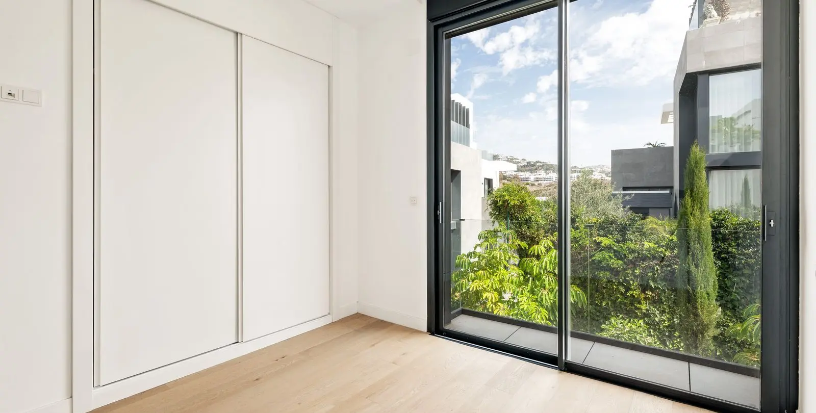 Sale of semi-detached house in Río Real 19