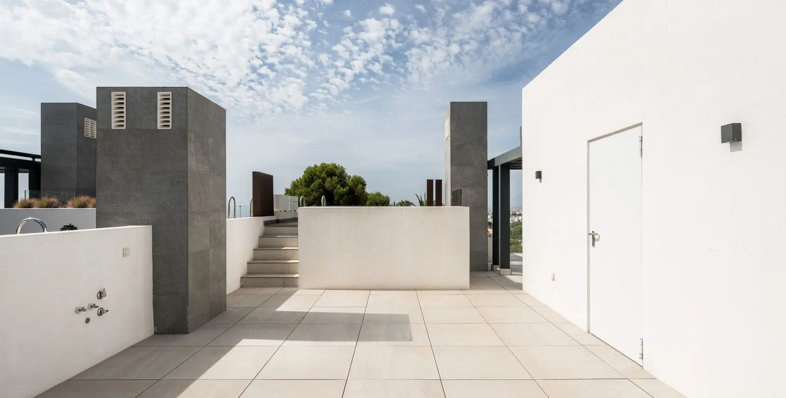 Sale of semi-detached house in Río Real 21