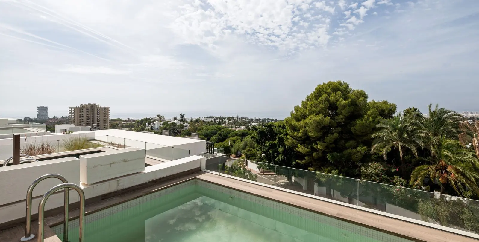 Sale of semi-detached house in Río Real 25