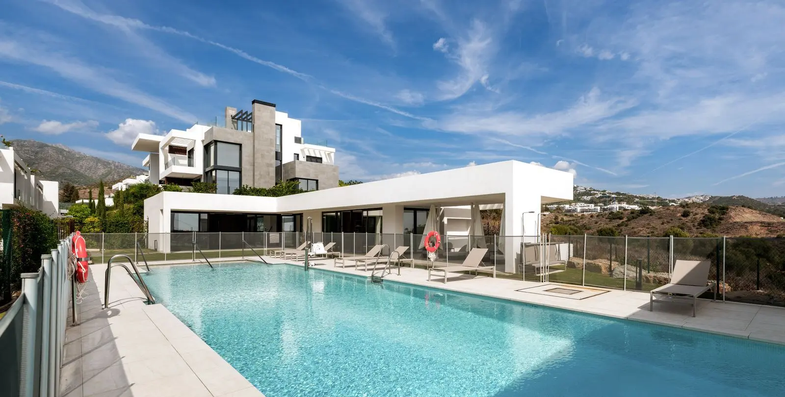 Sale of semi-detached house in Río Real 35