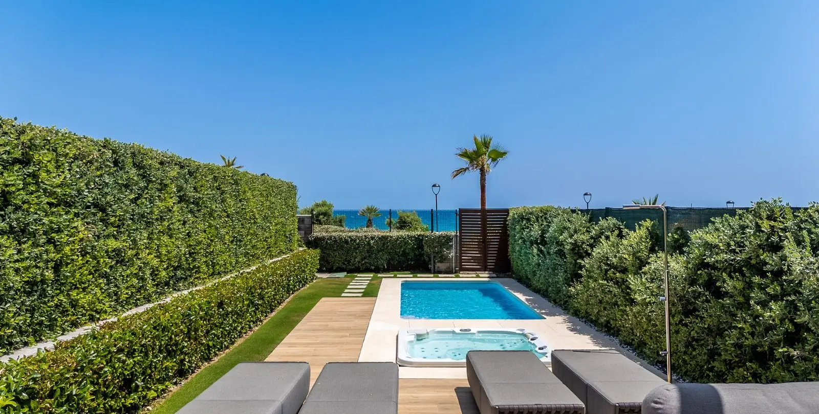 Sale of townhouse in Estepona 1