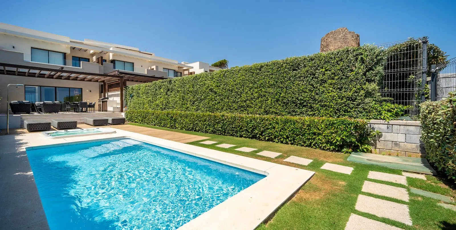 Sale of townhouse in Estepona 34
