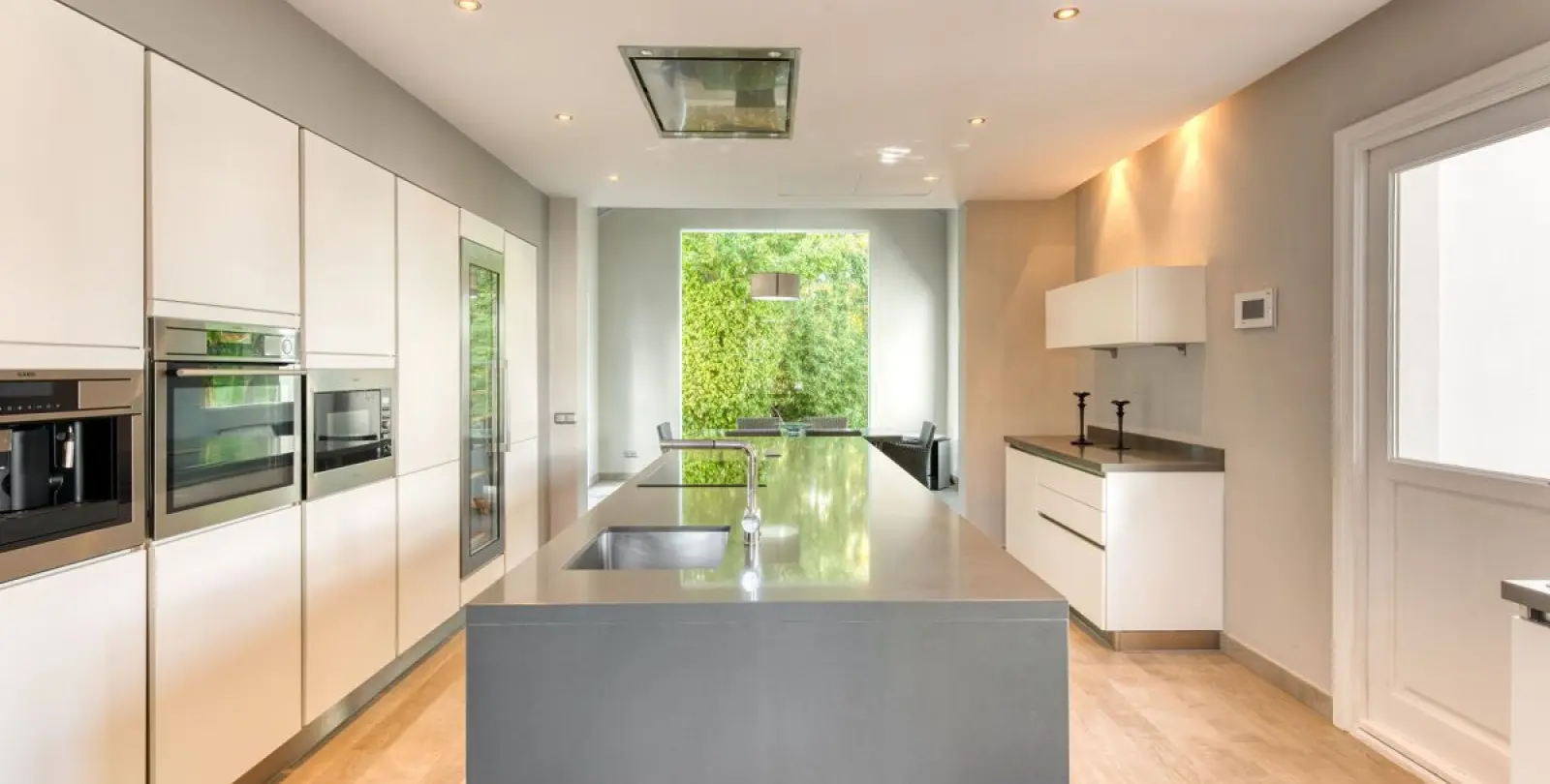 Sale of detached villa in Guadalmina Baja 7