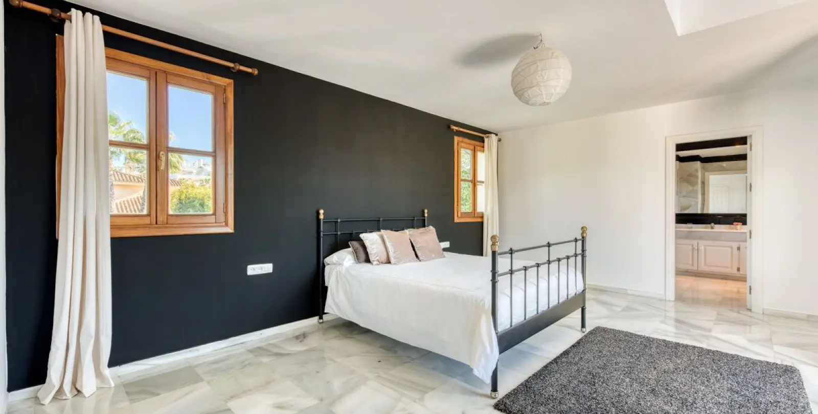 Sale of detached villa in Guadalmina Baja 9