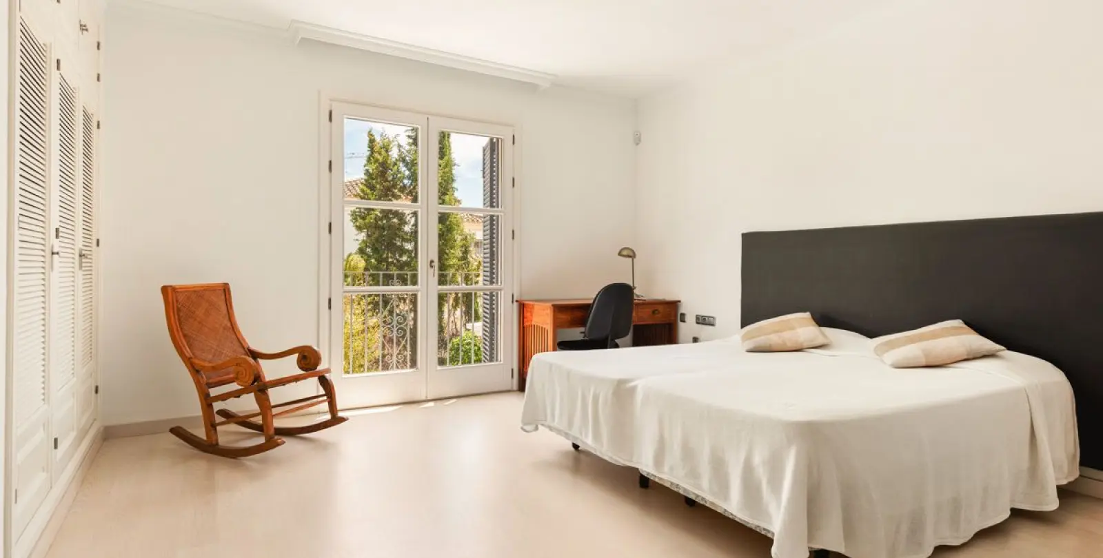 Sale of detached villa in Guadalmina Baja 13