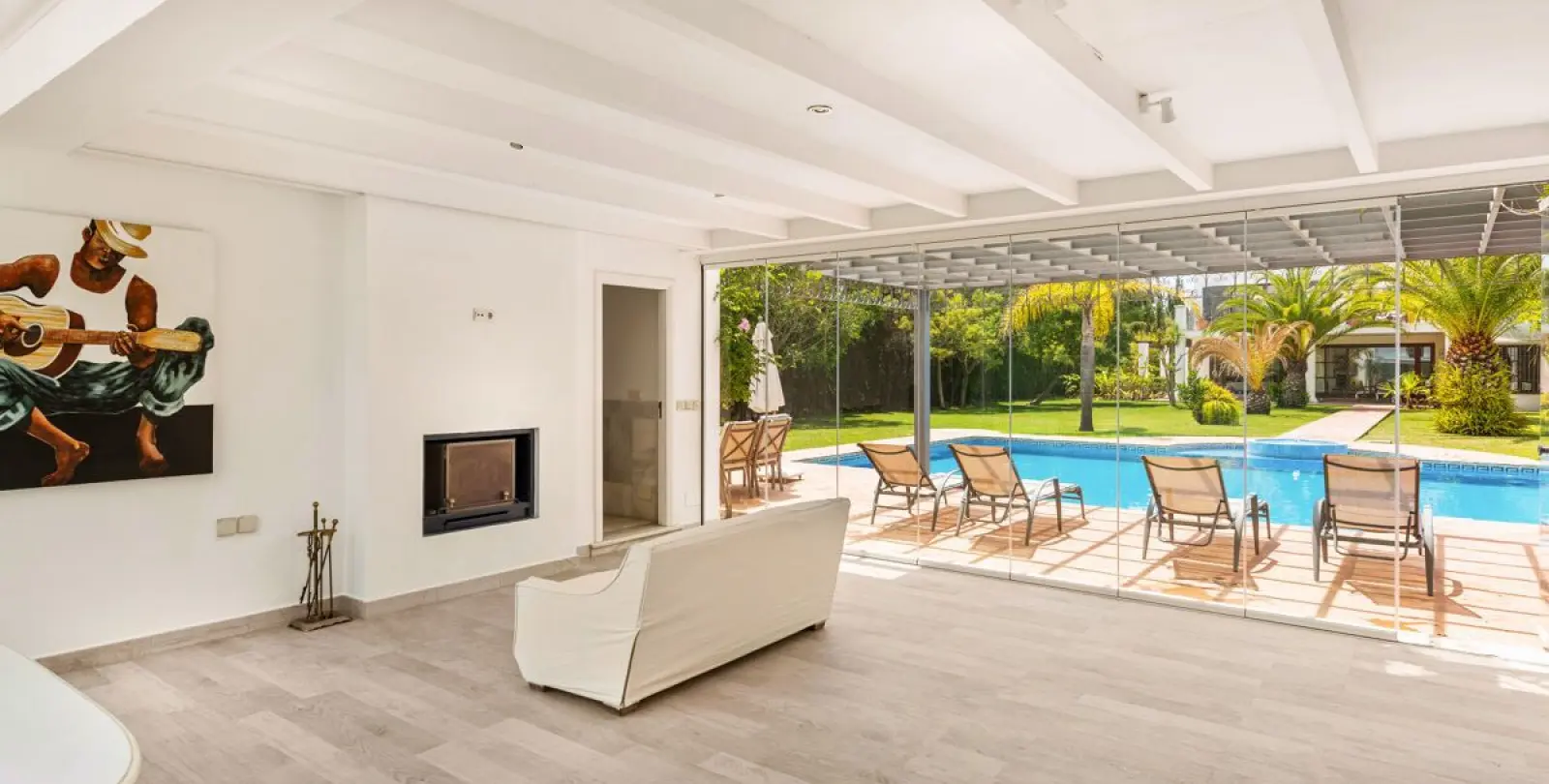 Sale of detached villa in Guadalmina Baja 15