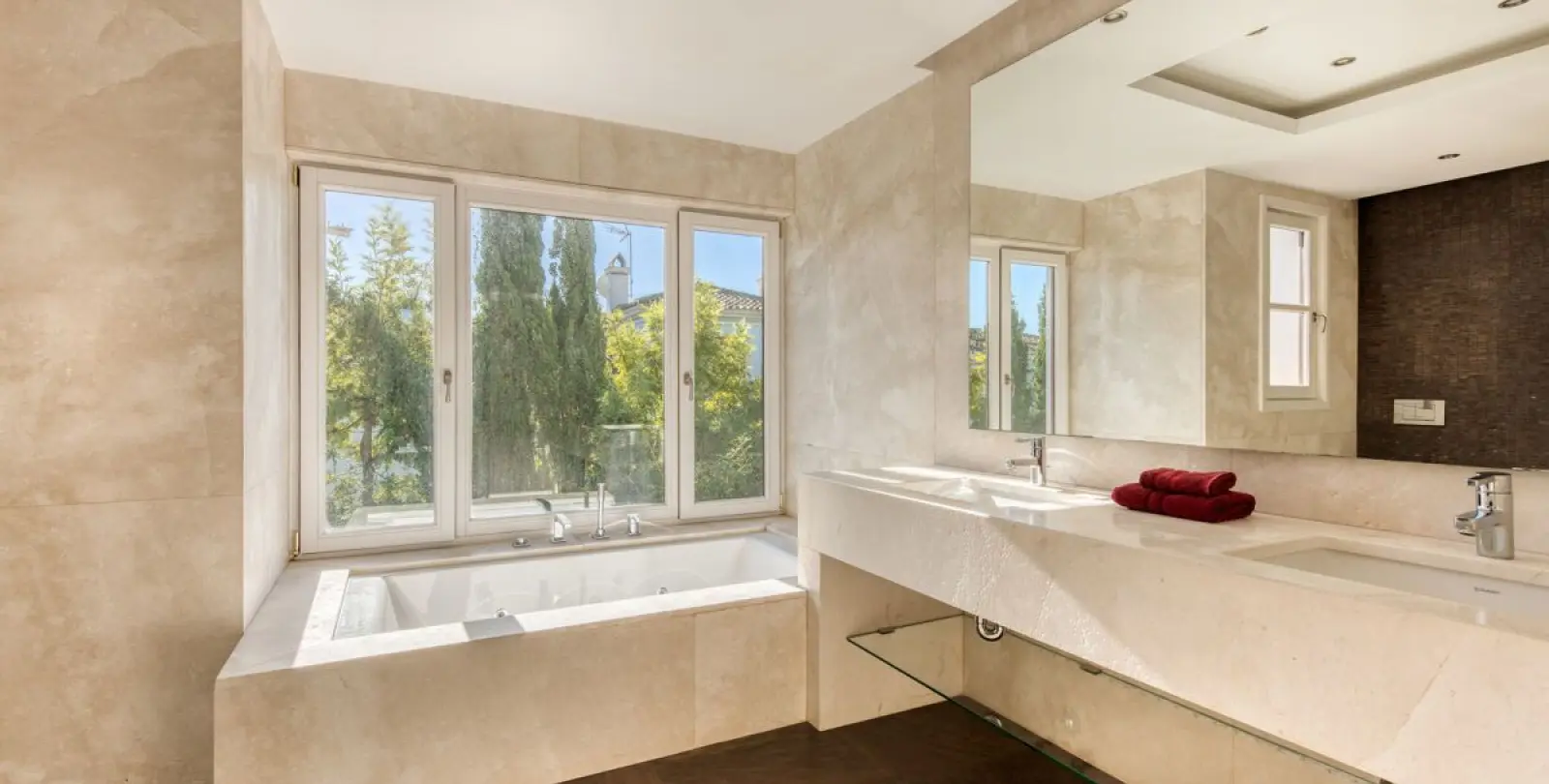Sale of detached villa in Guadalmina Baja 16