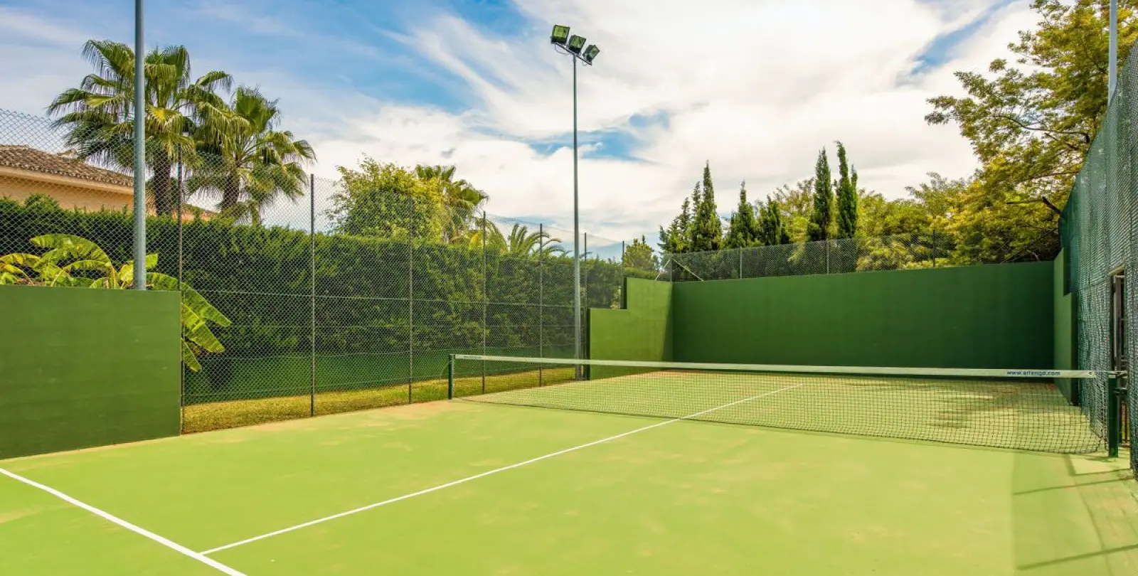 Sale of detached villa in Guadalmina Baja 18
