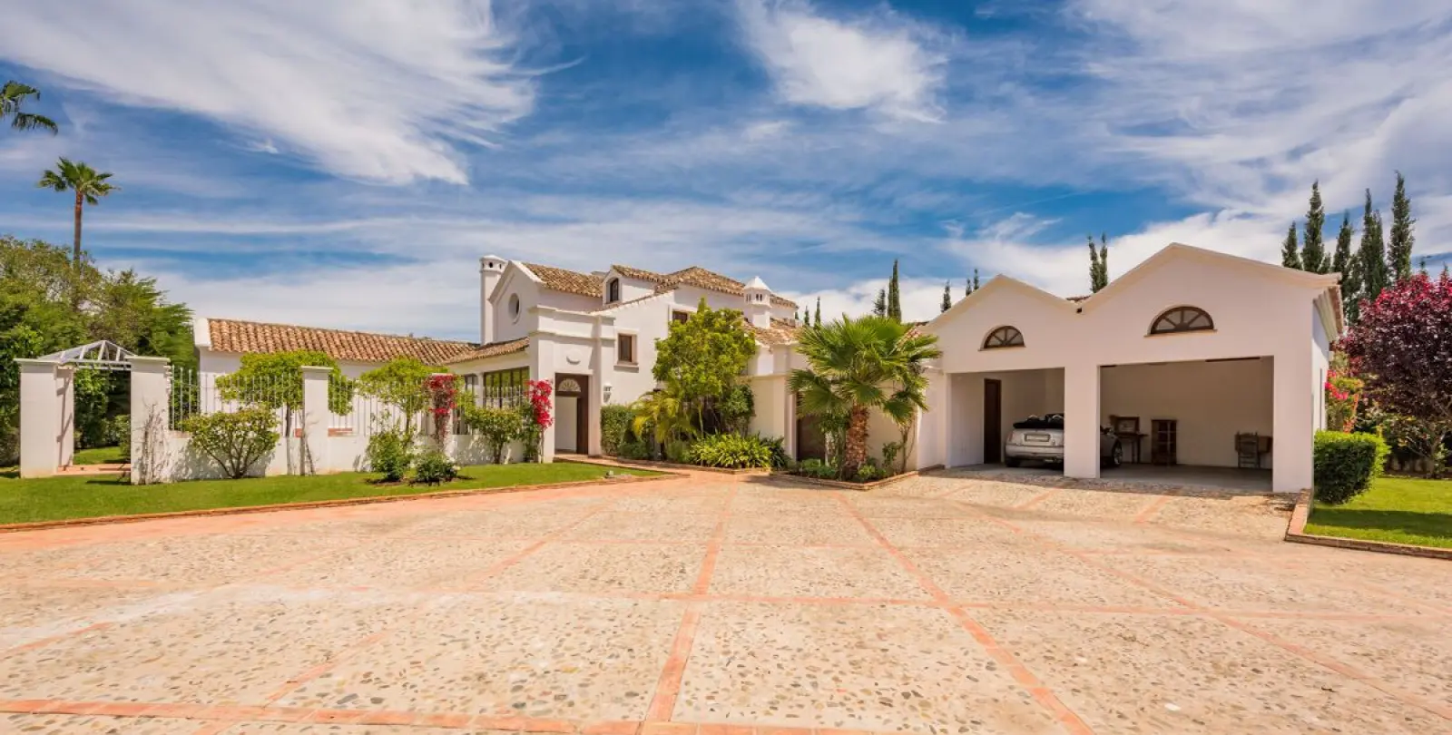 Sale of detached villa in Guadalmina Baja 20