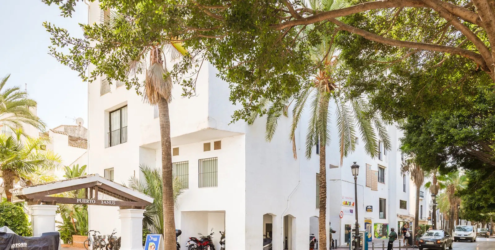 Long-term rent of commercial premises in Puerto Banús 1