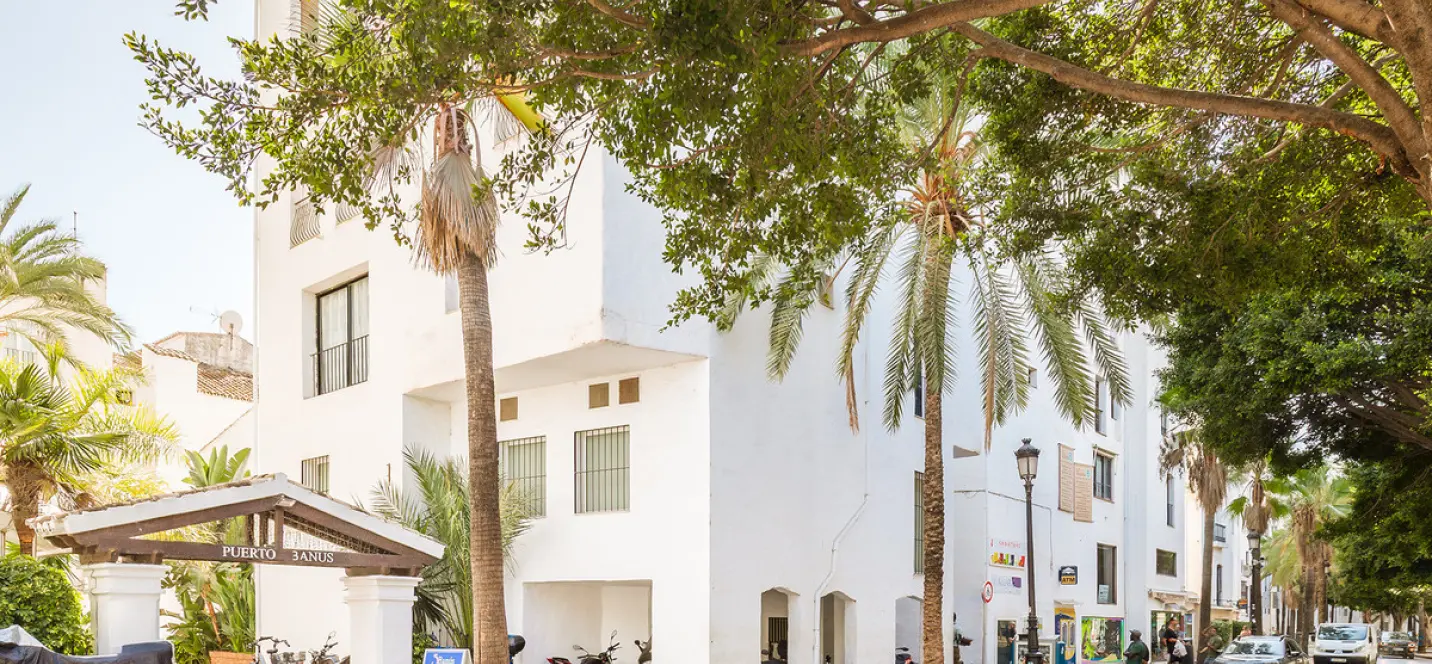 Alquiler a largo plazo de local comercial en Puerto Banús 0