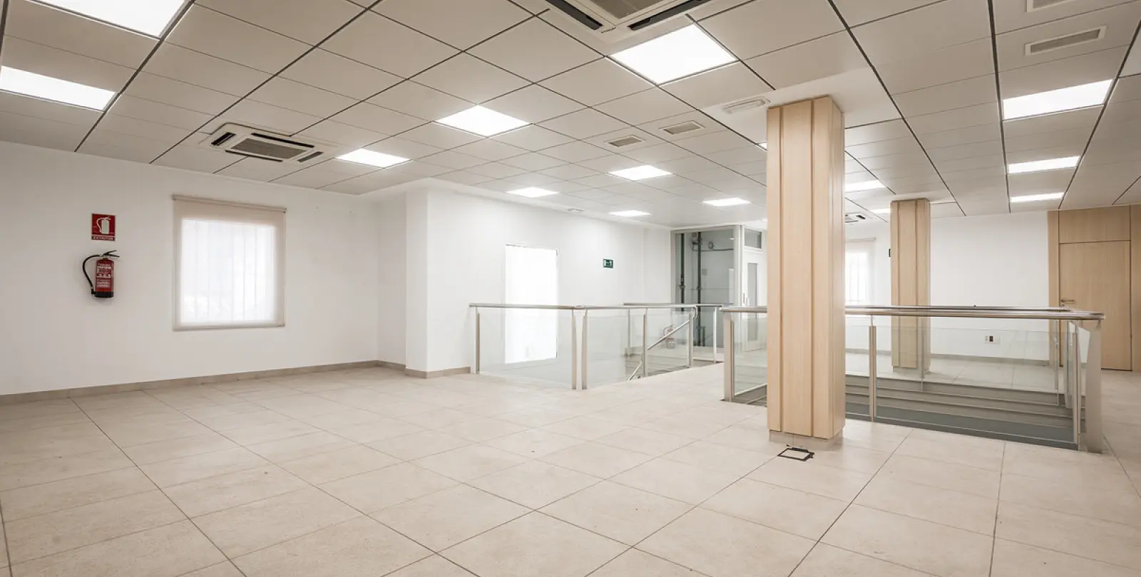 Long-term rent of commercial premises in Puerto Banús 20