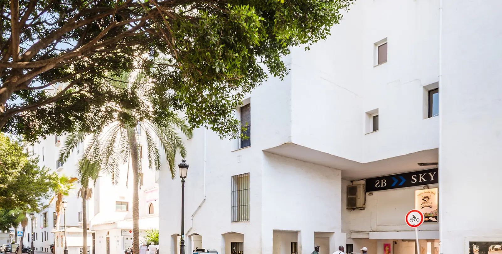 Long-term rent of commercial premises in Puerto Banús 49