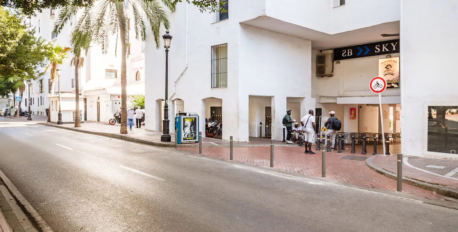 Long-term rent of commercial premises in Puerto Banús 60