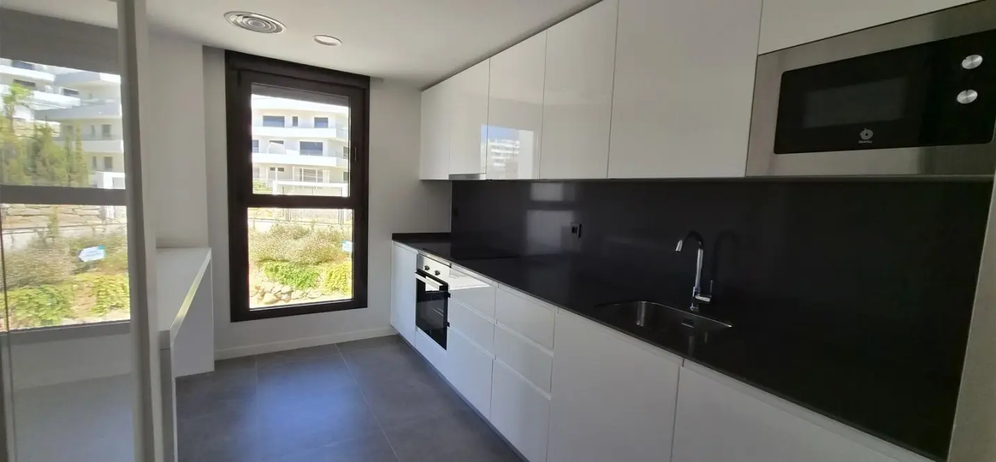 Продажа апартаментов на среднем этаже в Estepona 4