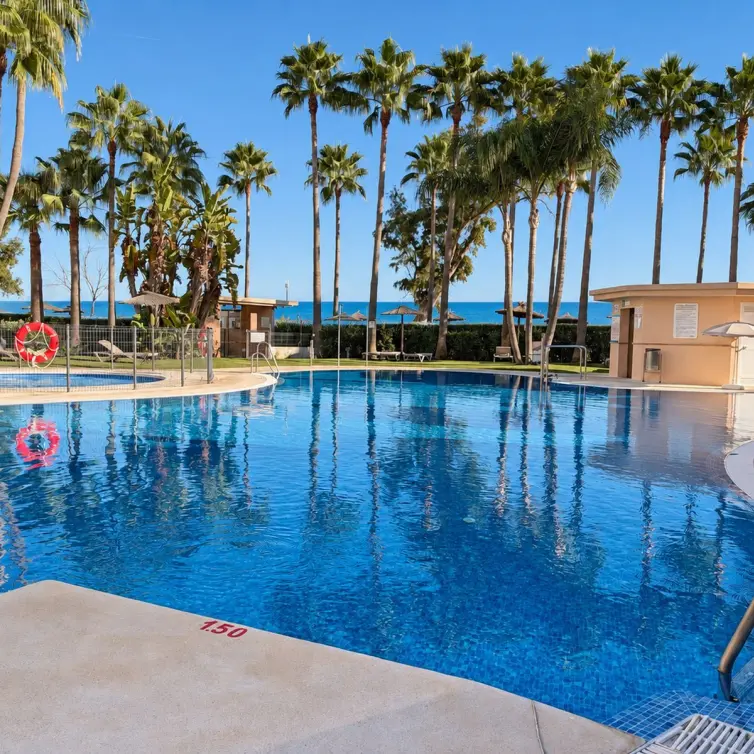 Venta de apartamento en planta baja en Estepona