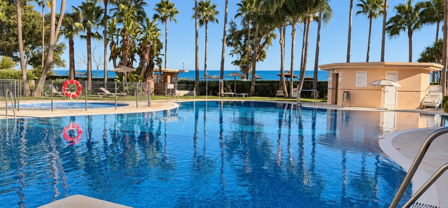 Venta de apartamento en planta baja en Estepona 0
