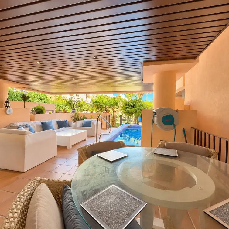 Venta de apartamento en planta baja en Estepona