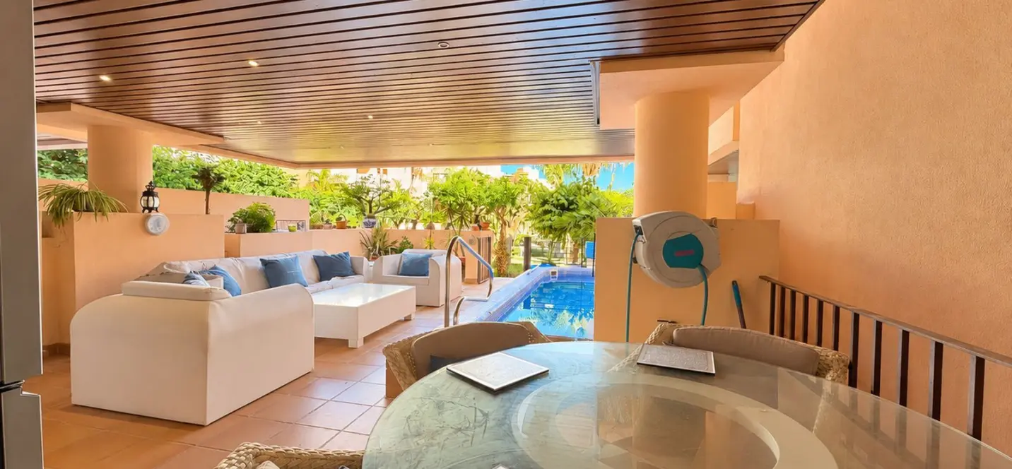 Venta de apartamento en planta baja en Estepona 4